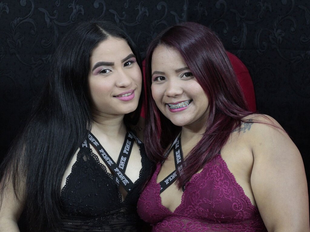 AlysonAndKenia's Webcam 