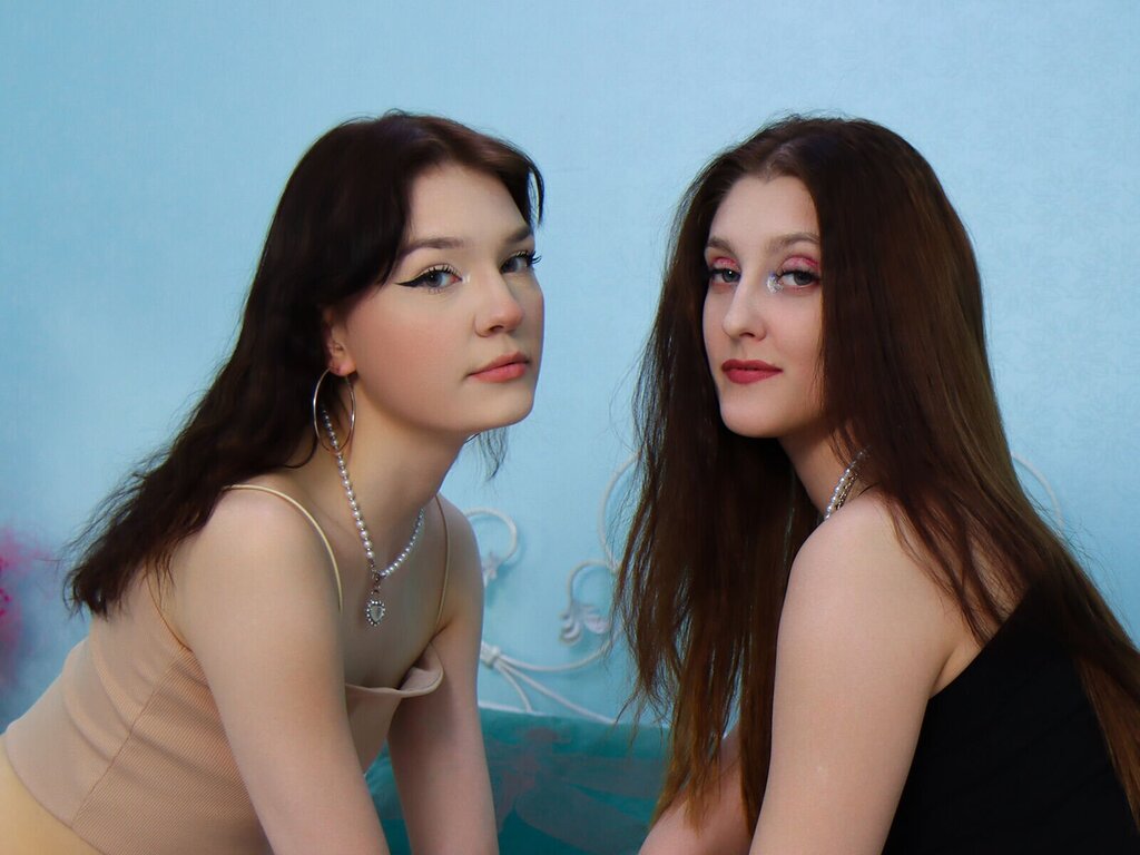 CherylAndSofia's Webcam 